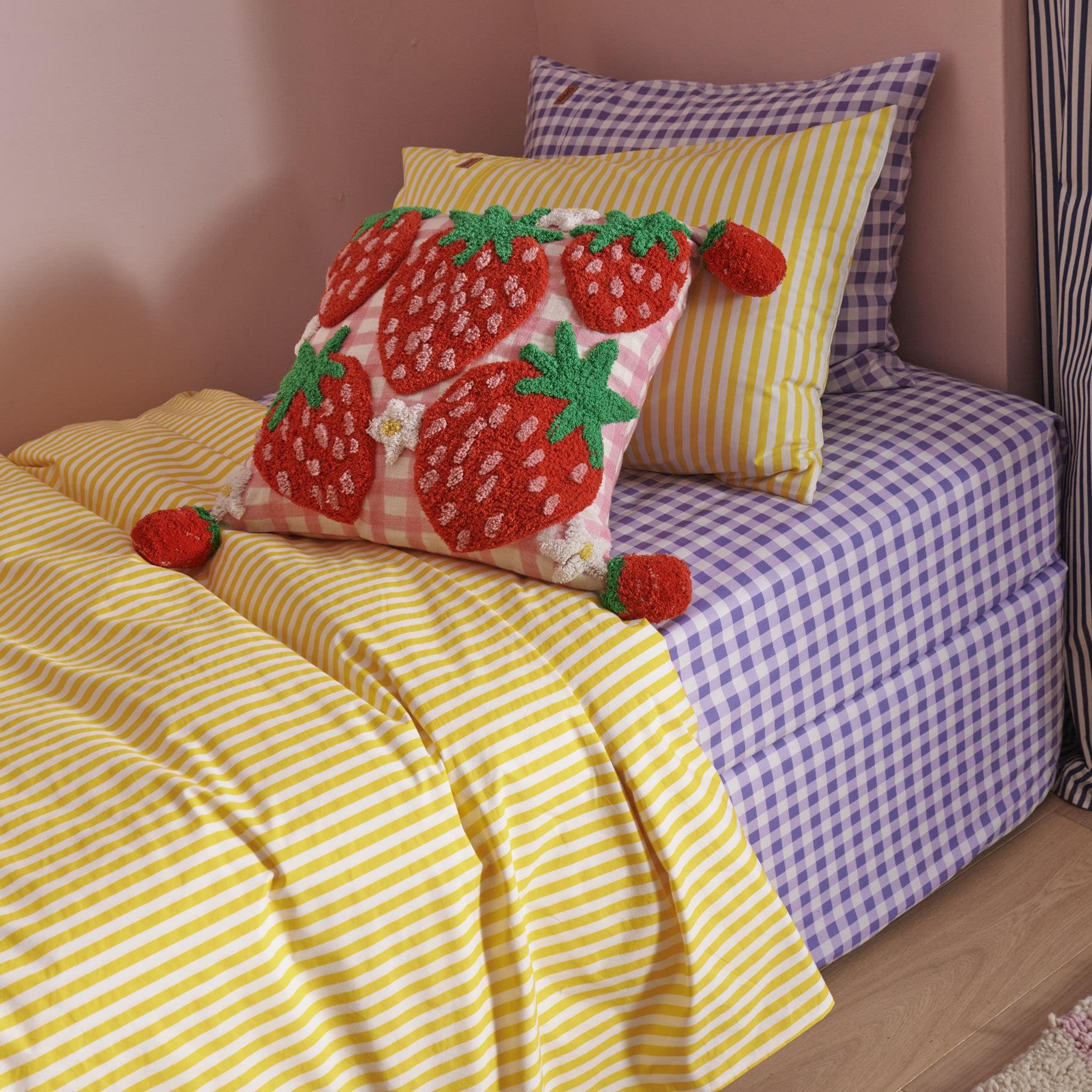 Pom Pom Cushion - Strawberry Jam